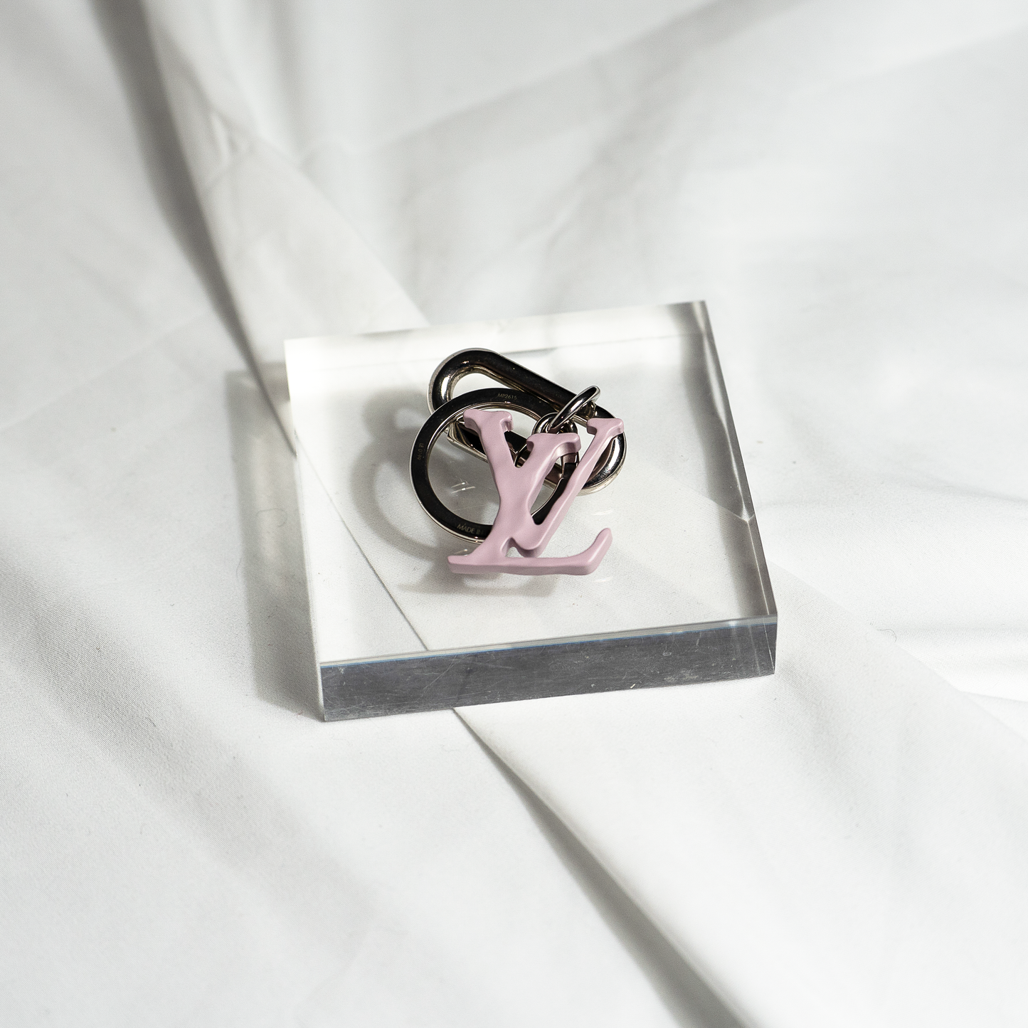 Louis Vuitton LV Logo Keychain Pink ルイヴィトン ポルトクレLVシェイプ キーチェーン ピンク