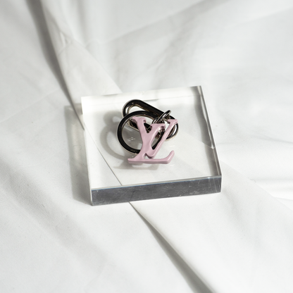 Louis Vuitton LV Logo Keychain Pink ルイヴィトン ポルトクレLVシェイプ キーチェーン ピンク